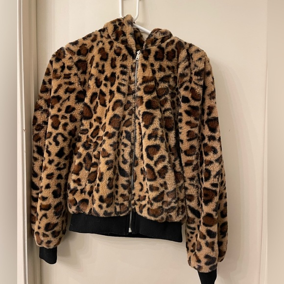 LOVE TREE leopard fuzzy soft bomber jacket, size Medium - Picture 1 of 3